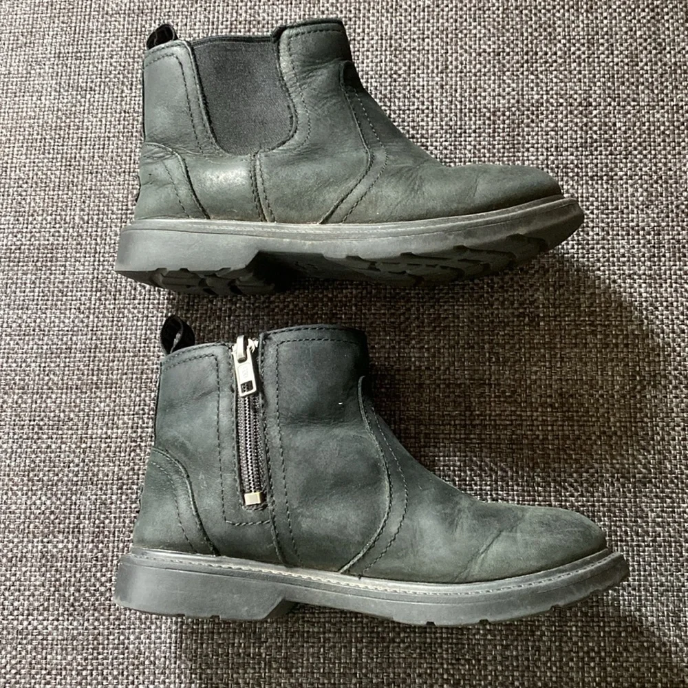 UGG Kids Boy's Bolden Boots Waterproof Black Leather Size 12 Toddler Little Kid